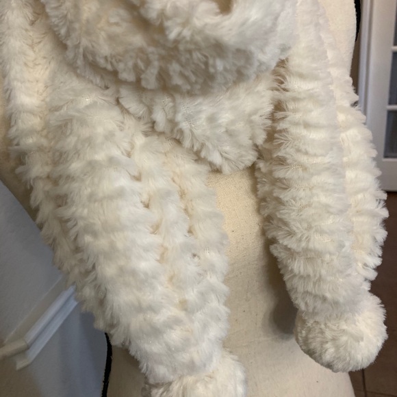 💟Posh Plush off white super soft cozy scarf - Picture 4 of 8